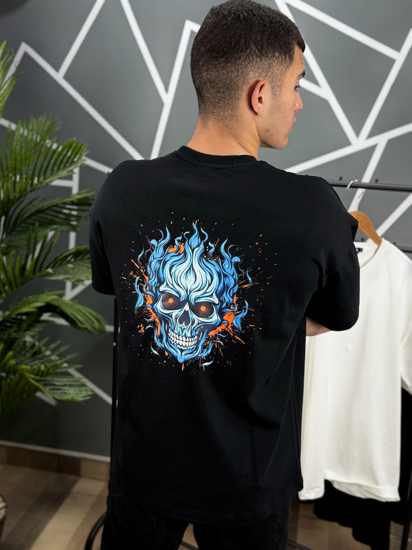 Flaming Fury – تيشيرت أسود بطابع ناري